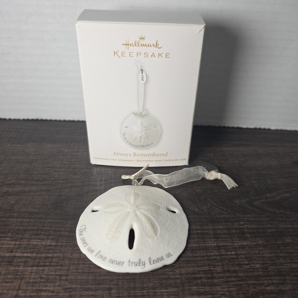 HALLMARK ALWAYS REMEMBERED 2012 CHRISTMAS KEEPSAKE ORNAMENTS SAND DOLLAR